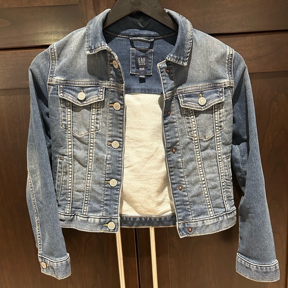 Teen girl jean jacket from the GAP. - Picture 1 of 4